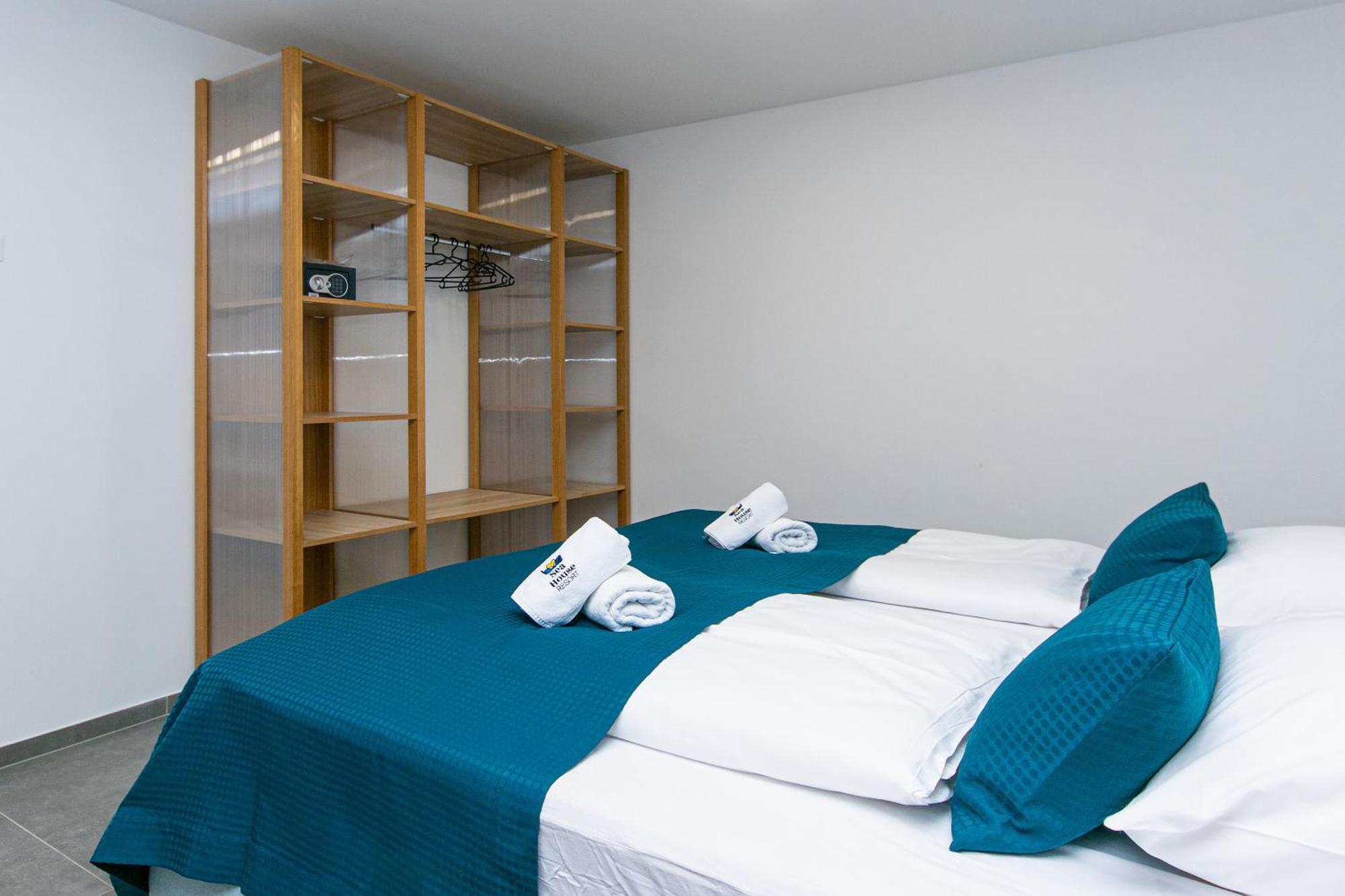 Couette-café Sea House 4*